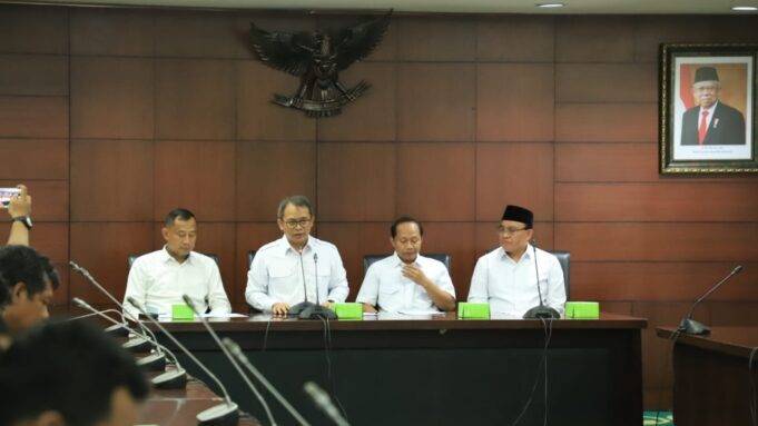 Kemenag Terapkan Transformasi Digital di MTQN ke-30 2024 di Kalimantan Timur Kepala Biro Humas Data dan Informasi (HDI) Setjen Kemenag, Akhmad Fauzin, Staf Khusus Menteri Agama bidang Komunikasi dan Media, Wibowo Prasetyo; Juru Bicara Menteri Agama, Sunanto; Direktur Penerangan Agama Islam, Ahmad Zayadi. (HDI Kemenag)