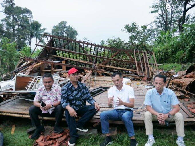 Hati Jaro Ade Tergerak, Beri Bantuan Korban Bencana Alam di Cibungbulang Hingga Puluhan Juta