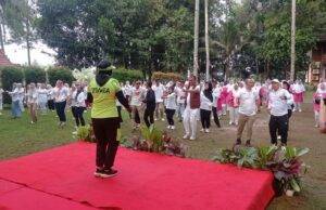 Sambangi Ciawi, Cabup Bogor Rudy Susmanto Goyang Sehat Bareng Emak-Emak