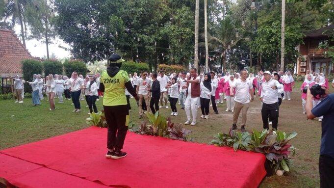 Sambangi Ciawi, Cabup Bogor Rudy Susmanto Goyang Sehat Bareng Emak-Emak