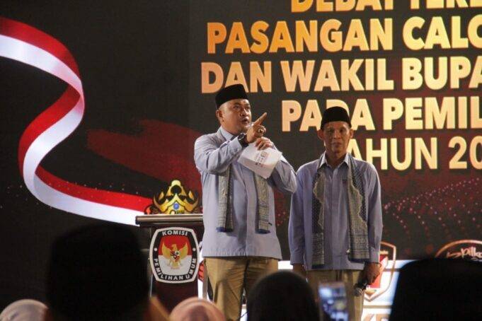Rudy Susmanto-Jaro Ade Jelaskan Visi Misi Digitalisasi Desa untuk Membangun Kabupaten Bogor di Debat Perdana