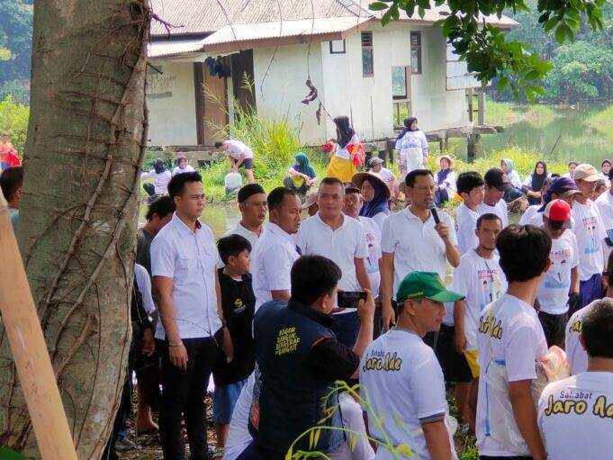 Ngubek Empang di Kelurahan Tengah Cibinong, Ini Pesan Cawabup Bogor Jaro Ade