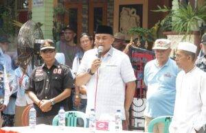 Sapa Warga Pabuaran Cibinong, Cabup Rudy Susmanto Berikan Bantuan 400 Sak Semen dan 2 Truk Molen Beton