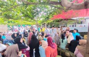 Jaro Ade Minta Warga Desa Tugu Selatan Manfaatkan Kemacetan Jadi Ladang Usaha
