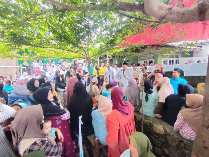 Jaro Ade Minta Warga Desa Tugu Selatan Manfaatkan Kemacetan Jadi Ladang Usaha