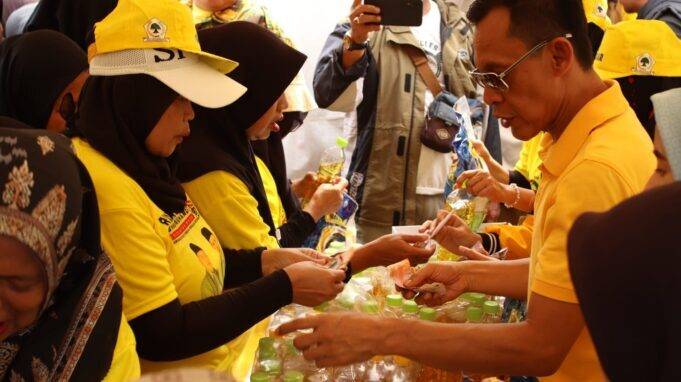 Ribuan Kader Partai Golkar Padati Kegiatan Senam Pagi Dan Bazar Sembako Murah Di Cibungbulang