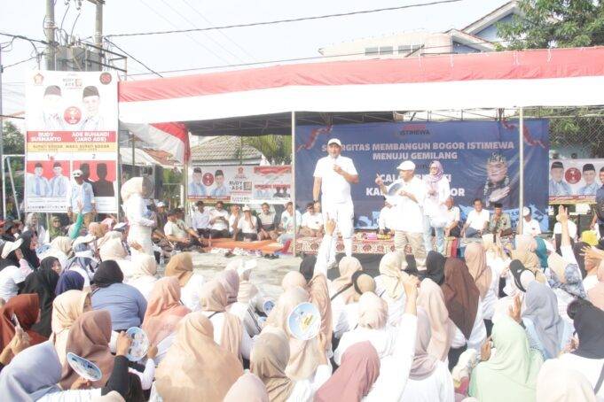 Cabup Bogor Rudy Susmanto Senam di Kelurahan Pabuaran Mekar, Sumbang 1 Unit Mobil Ambulans