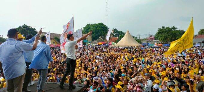 Dihadapan Ribuan Masyarakat Gunungputri, Paslon Nomor 1, Rudy – Jaro Ade Siap Hapus Angka Pengangguran