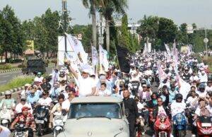 Kampanye Terakhir, Cabup Bogor Rudy Susmanto Diarak Ribuan Relawan Menuju Sentul