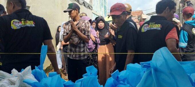 RAJA Tebar 5.000 Paket Sembako Murah untuk Masyarakat di Dapil Tiga