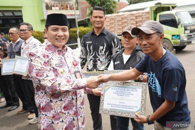 Realisasikan Program TJSL, Pj. Bupati Bogor Serahkan Bantuan Untuk Sarana Keagamaan, Pendidikan Dan Wisata