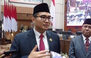 Ketua DPRD Kabupaten Bogor Sastra Winara Minta Pemkab Bogor Kaji Secara Komprehensif Terkait Hibah Bus dari Kemenhub