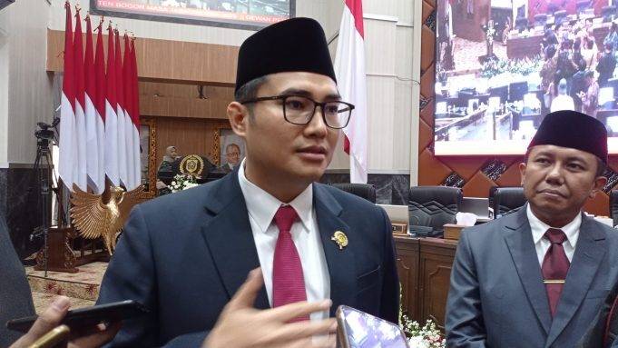 Ketua DPRD Kabupaten Bogor Sastra Winara Minta Pemkab Bogor Kaji Secara Komprehensif Terkait Hibah Bus dari Kemenhub