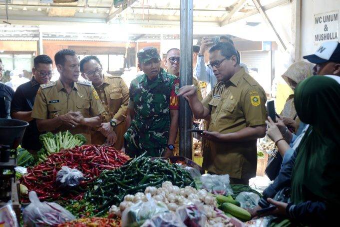 Wakil Bupati Bogor Jaro Ade Sidak di Pasar Leuwiliang, Ini yang Dilakukannya