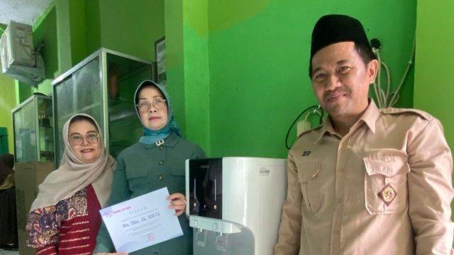 Ketua Yayasan 98 Peduli, Detti Artsanti, menyoroti bahwa masih banyak sekolah dan pesantren yang mengalami kendala dalam memperoleh air bersih. (Yayasan 98 Peduli) Ketua Yayasan 98 Peduli, Detti Artsanti, menyoroti bahwa masih banyak sekolah dan pesantren yang mengalami kendala dalam memperoleh air bersih. (Yayasan 98 Peduli)