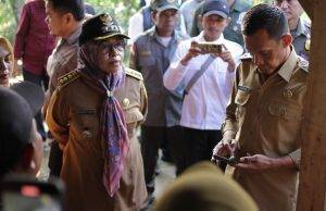 Jaro Ade Tinjau Lokasi Bencana di Sukajaya, 2 Rumah Rusak Langsung Dapat Perbaikan