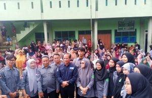 Longsor Kawungluwuk, Menteri LHK Hanif Faisol dan Cisadane Resik Gelar Tanam Pohon Cisadane Resik mendesak Hanif Faisol Nurofiq agar bisa menetapkan dengan tegas batas kawasan Taman Nasional Gunung Halimun Salak (TNGHS) yang merupakan kawasan konservasi air yang sangat vital. (Cisadane Resik)
