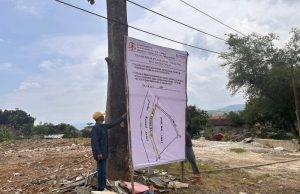 Diduga Eksekusi Lahan Keluar Objek, Kuasa Hukum Pasang Plang di Cangehgar Palabuhanratu