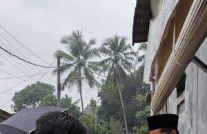 Kunjungi Korban Banjir, Anggota DPRD Kabupaten Sukabumi dari Fraksi PKS H. Iwan Ridwan Bantu Ringankan Kesulitan Warga