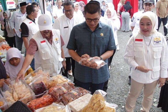 Ketua DPRD Kabupaten Bogor Sastra Winara Dukung Upaya Kadin Gelar Bazar Pangan Murah Jelang Idul Fitri di SICC