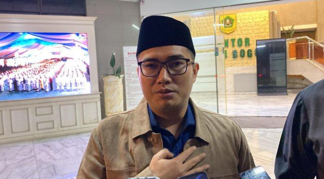 Ketua DPRD Kabupaten Bogor Sastra Winara Dukung Pemkab Bogor Melakukan Penataan Pedagang Kaki Lima (PKL) di Area Stadion Pakansari