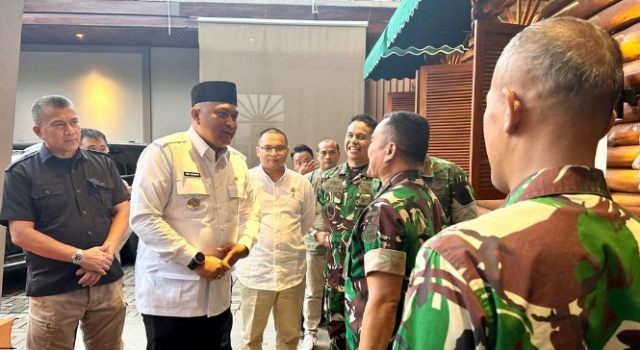 Menyambut Bupati Bogor Rudy SUsmanto. (ist)