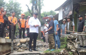 Bupati Bogor Rudy Susmanto Mengeluarkan Dana Pribadi untuk Atasi Akses Terputus di Desa Tajur Citeureup Bupati Bogor Rudy Susmanto. (ist)