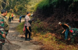 Libatkan TNI, DPMD Kabupaten Bogor Rekontruksi Jalan Menuju Desa Malasari Kecamatan Nanggung Sepanjang 18 KM