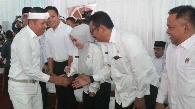Tandatangani Komitmen Anti Korupsi, Ketua DPRD se-Jawa Barat Hadiri Rakor Bersama KPK dan Gubernur Jabar