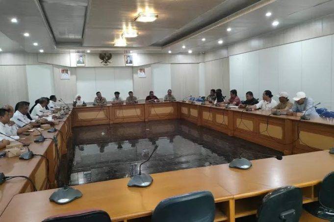 Komisi IV DPRD Sukabumi Soroti Layanan RSUD Pelabuhanratu, Ditengah Audensi Panas Bersama DPRD Sukabumi, Forum Masyarakat Lakukan Walk Out