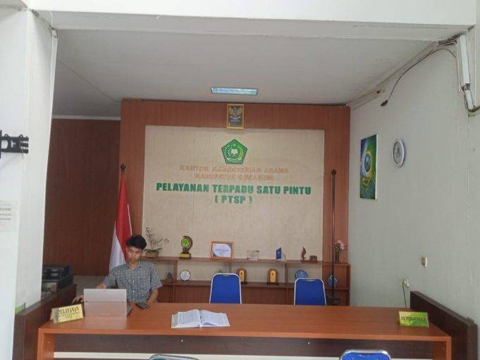 Kantor Urusan Agama (KUA) Kecamatan Cibadak, Salah Satu Oknumnya Diduga Lakukan Pungli di Luar Prosedur