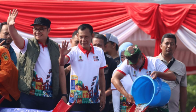 Peringati HJB Ke-543 Ketua DPRD Kabupaten Bogor Ikut Tebar 543 Benih Ikan di Situ Plaza