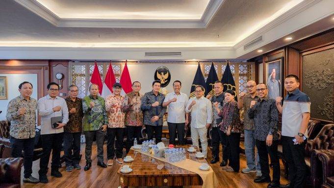 Bertemu Menkum dan Kapuspen TNI: Presiden Titip Pesan PWI Harus Solid dan Bersatu