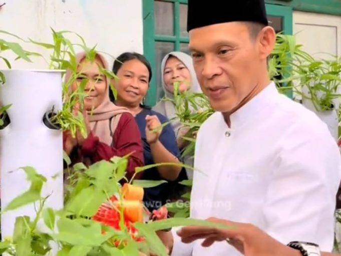 Wabup Jaro Ade Apresiasi Keberadaan Kampung Ramah Lingkungan dan Hidroponik di Desa Sukamahi
