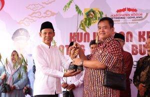 Resmikan Kampung Hidroponik, Wakil Bupati Bogor Distribusikan 500 Ribu Bibit Pohon dan Buah-buahan