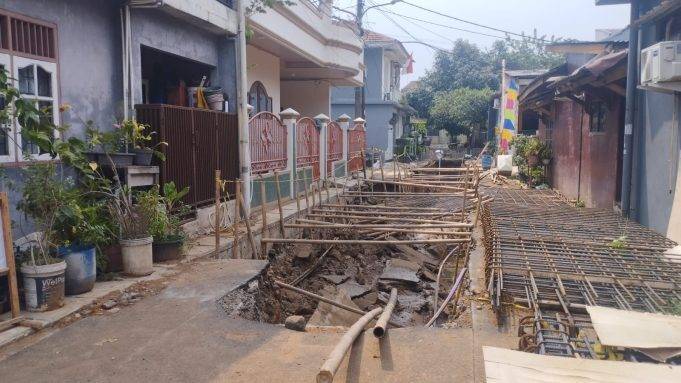 Proyek Pembangunan Sistem Penampungan Air Bawah Jalan di Perumahan Pakujaya Permai Ditolak Warga, Ini Alasannya