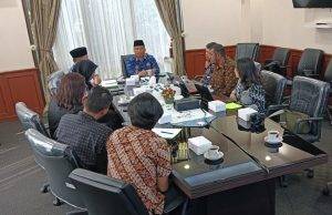 Wali Kota Depok dan Jurnalis Indonesia Peduli Siap Kolaborasi dalam Program Jurnalis Indonesia Peduli saat bertemu dengan Walikota Depok Supian Suri, Rabu (17/9/2025). (JIP)
