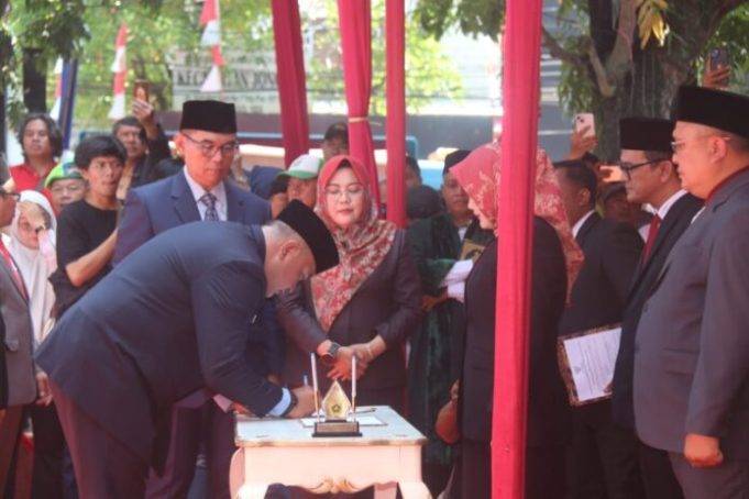 Tiga Pejabat Pimpinan Tinggi Pratama di Lantik Bupati Bogor Rudy Susmanto di Alun-Alun Kecamatan Jonggol