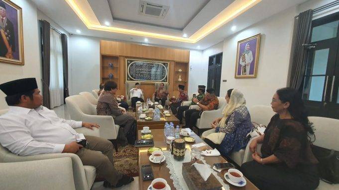Terima Kunjungan Silaturahmi Pengurus Pusat SMSI, KH Ma’ruf Amin Dukung Penguatan Ekosistem Media Siber Nasional
