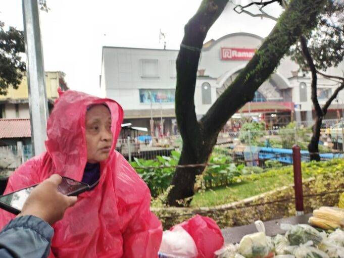 Parkir Liar di Jalan Raya Bogor Depan Pasar Cibinong Ditertibkan, Pedagang: Nanti Juga Balik Lagi