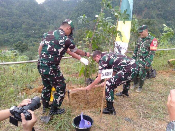 Gerakan Hijau Dimulai, Danrem 061/Suryakancana Tanam Ribuan Pohon di Babakan Madang