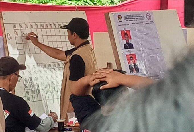 Tumbangkan Incumbent, Putra Menang Telak di Pemilihan Ketua RW 07 Desa Pengasinan
