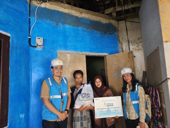 Berikan Harapan Baru Bagi Masyarakat, PLN UP3 Sukabumi Berbagi Terang di Bulan Ramadhan Melalui Program Light Up The Dream