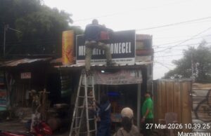 Operasi Gabungan Tertibkan Sejumlah Reklame Ilegal di Margahayu Bekasi Timur