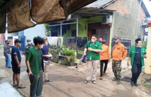 Ansor, Banser, dan Karang Taruna Jatimekar Kompak Gelar Fogging Cegah DBD