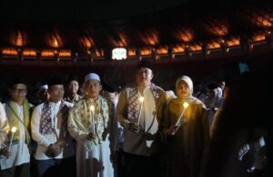 Bagian dari Tradisi Menyambut Hari Raya Idul Fitri, Bupati Bogor Pimpin Pawai Obor yang Diikuti Ribuan Warga di Stadion Pakansari
