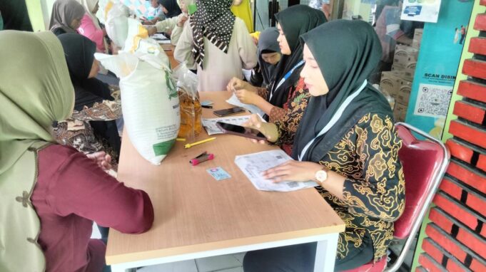 Libatkan Ketua RT, Penyaluran Bantuan Pangan di Kelurahan Margajaya Berjalan Transparan Melalui Mekanisme Pengaduan