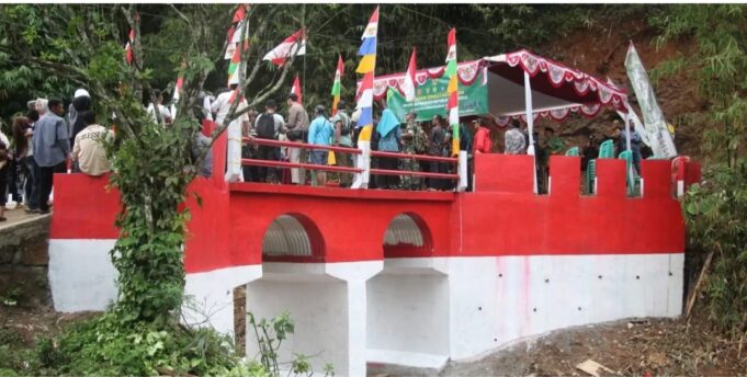 Warga Kecamatan Lengkong, Kampung Cinagrog, Kabupaten Sukabumi Sambut Bahagia Pembangunan Jembatan Garuda