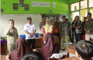 Wamendikdasmen Tinjau Program Pendidikan di Cibadak, Wabup dan Kadisdik Dampingi Kedatangannya