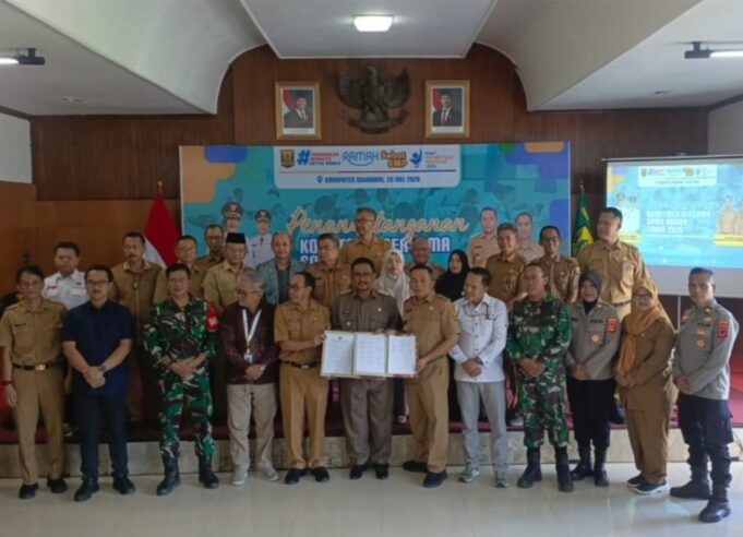 Dinas Pendidikan Bersama PWI Kabupaten Sukabumi Menyelenggarakan Penandatanganan Komitmen Bersama SPMB yang Bersih dan Transparan